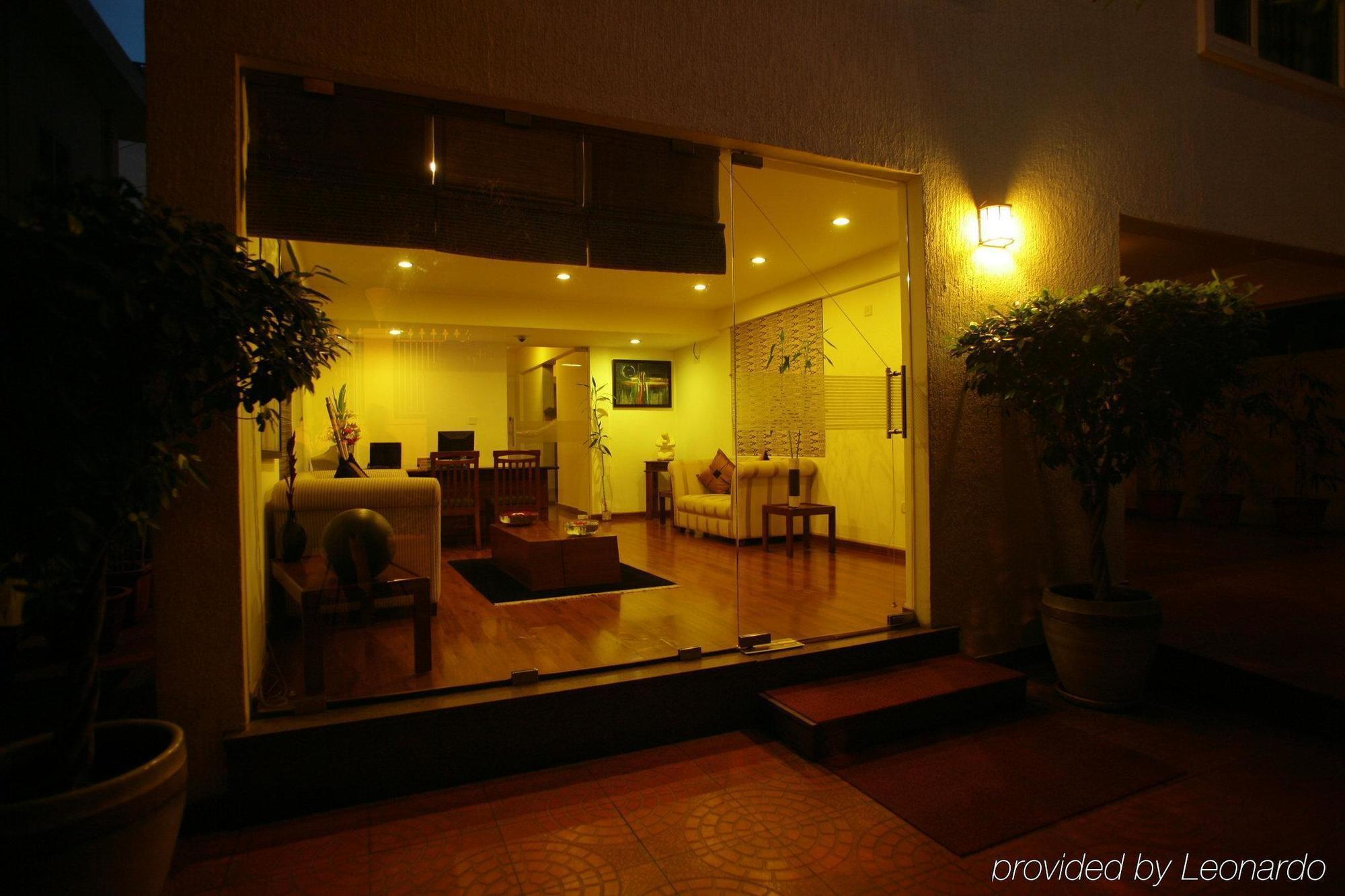 Justa Off Mg Road Hotel Bangalore Ngoại thất bức ảnh