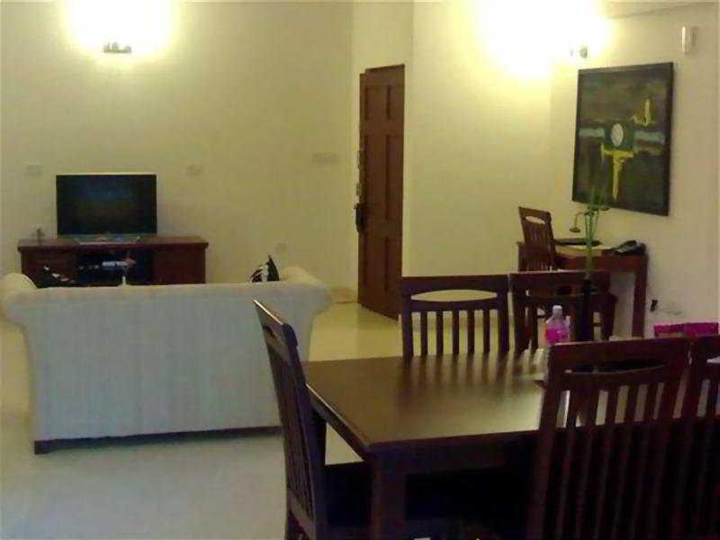 Justa Off Mg Road Hotel Bangalore Phòng bức ảnh