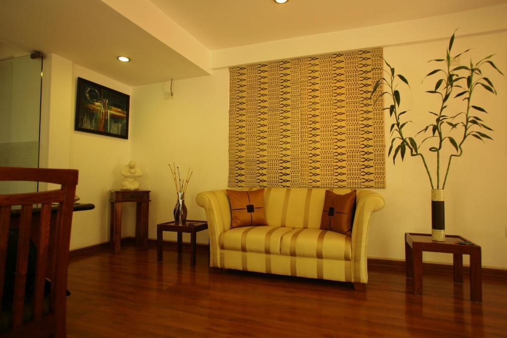 Justa Off Mg Road Hotel Bangalore Ngoại thất bức ảnh