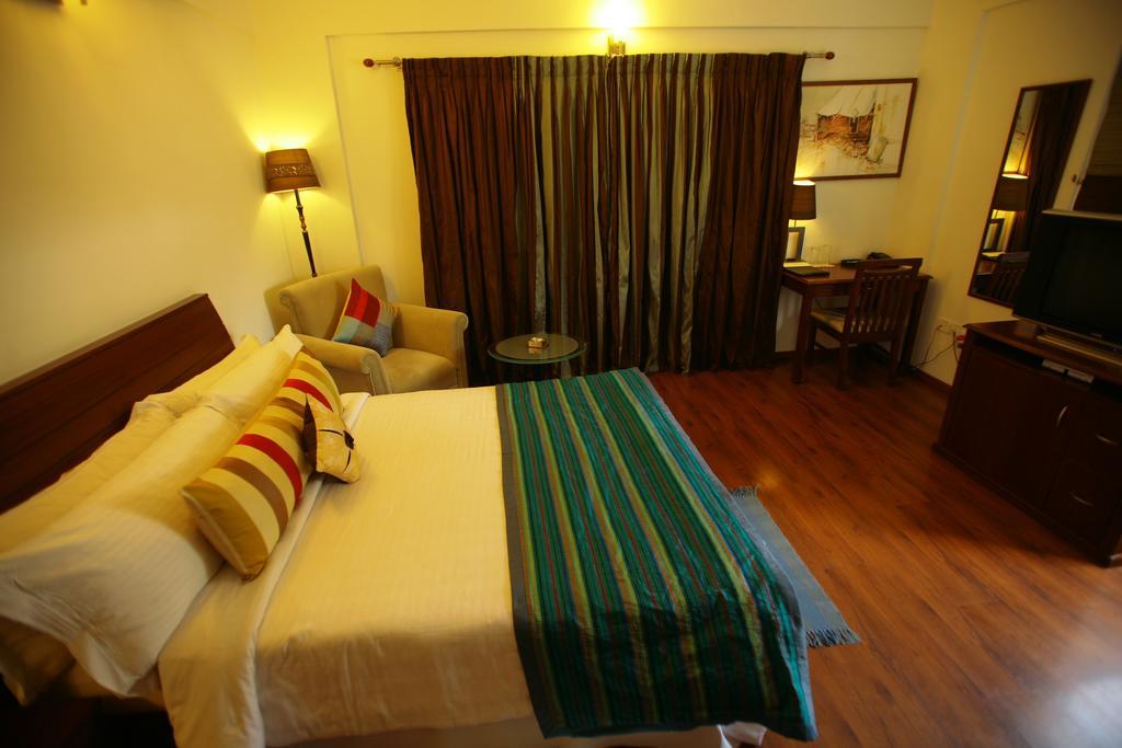 Justa Off Mg Road Hotel Bangalore Ngoại thất bức ảnh