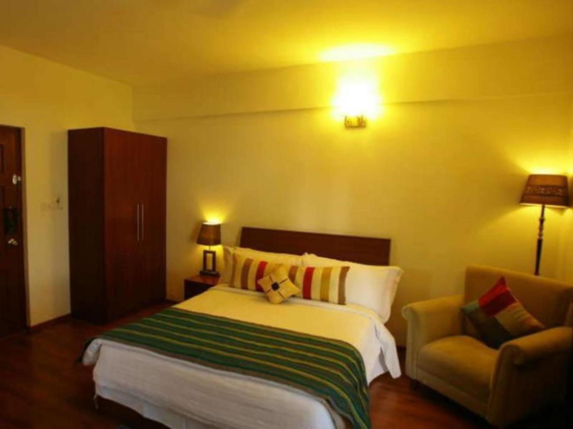 Justa Off Mg Road Hotel Bangalore Ngoại thất bức ảnh