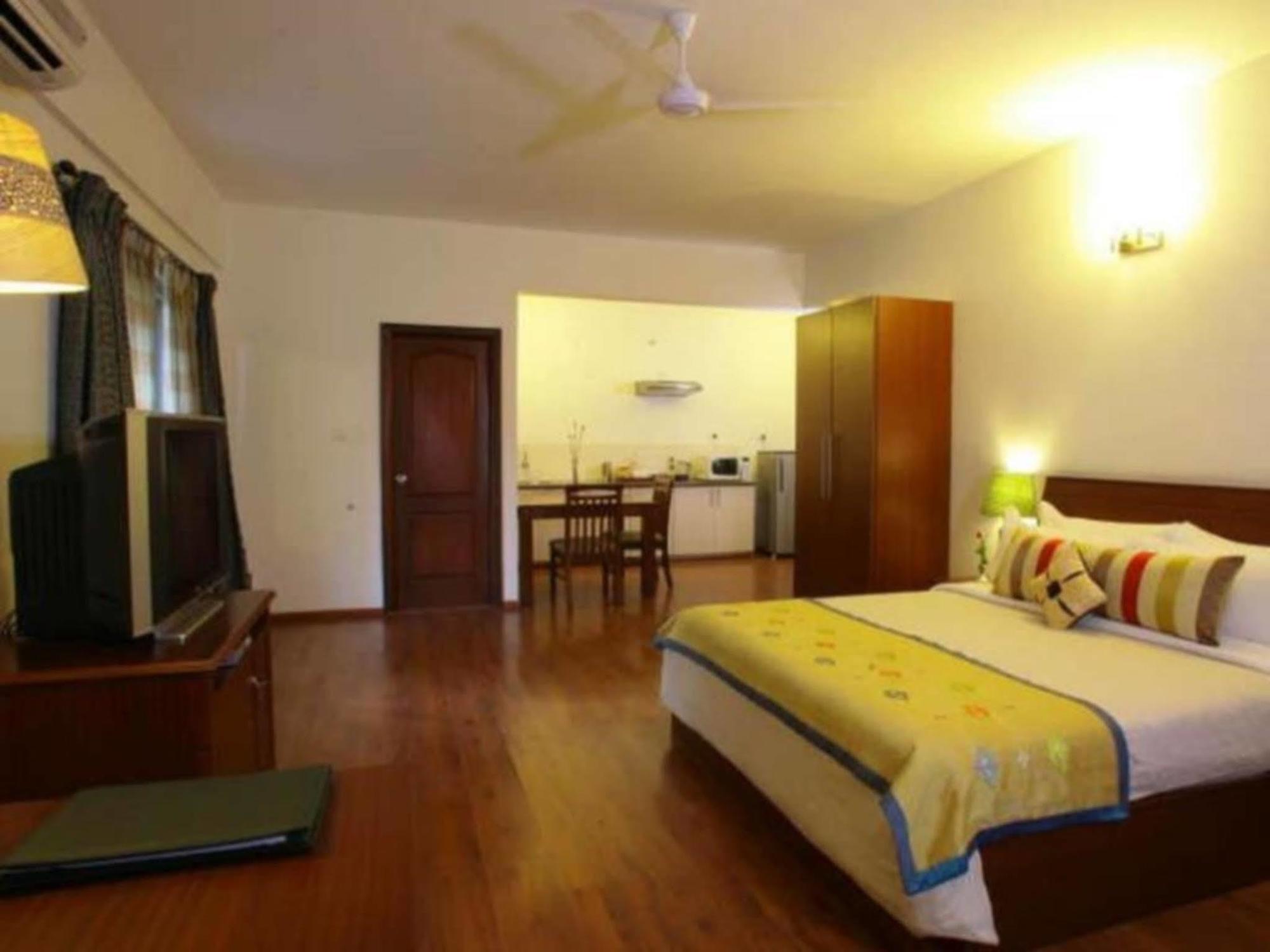 Justa Off Mg Road Hotel Bangalore Ngoại thất bức ảnh